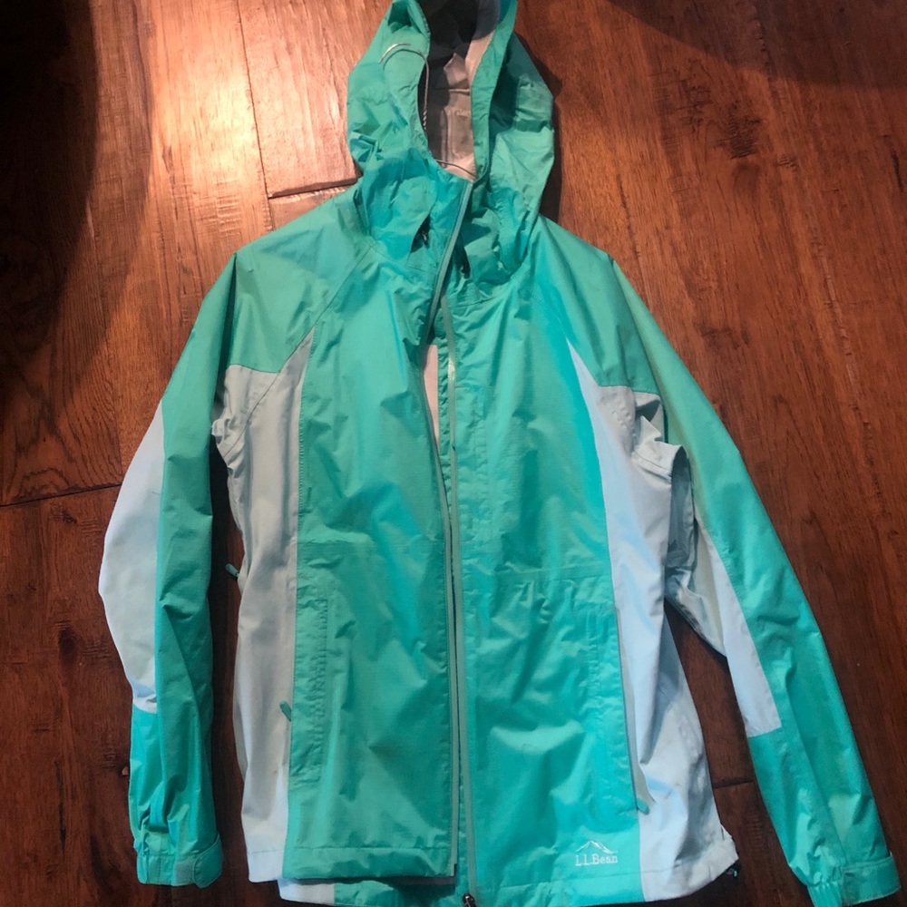 Ll bean women’s medium rain jacket